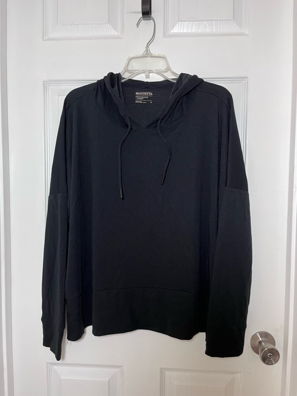 Mondetta Women's Black Hooded Oversized Long-Sleeve Pullover